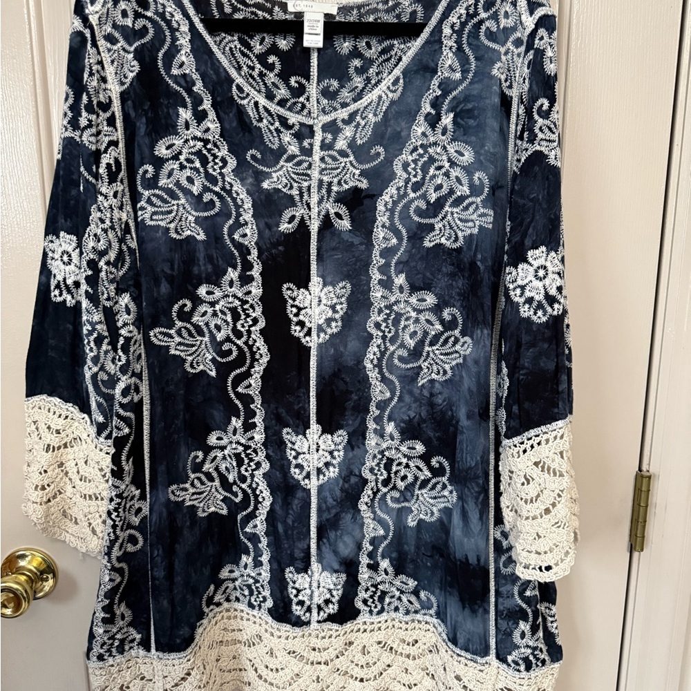Chic Navy and White Lace Women's Blouse